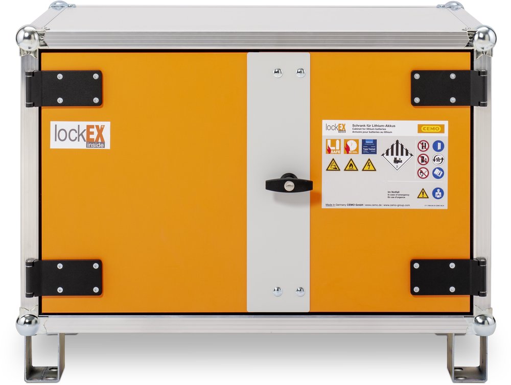 Armadio per batterie con funzione di ricarica CEMO lockEX – 8/5 con piedini regolabili Armadio per batterie con funzione di ricarica CEMO lockEX - 8/5 con piedini regolabili