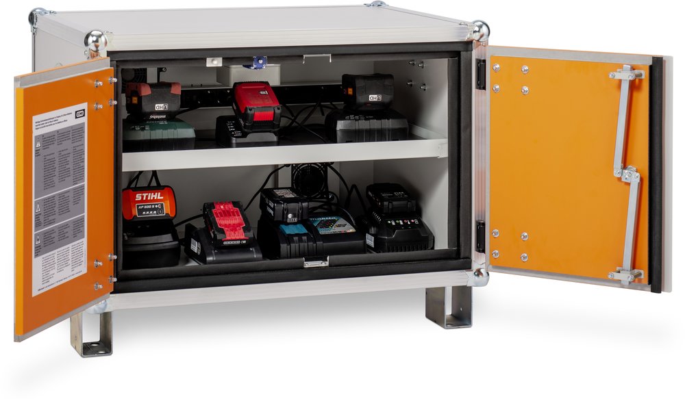 Armadio per batterie con funzione di ricarica CEMO lockEX - 8/5 con piedini regolabili